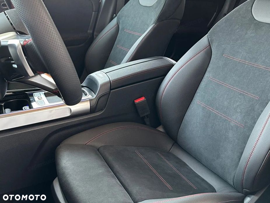 Mercedes-Benz GLB 200 AMG Line 7G-DCT - 7