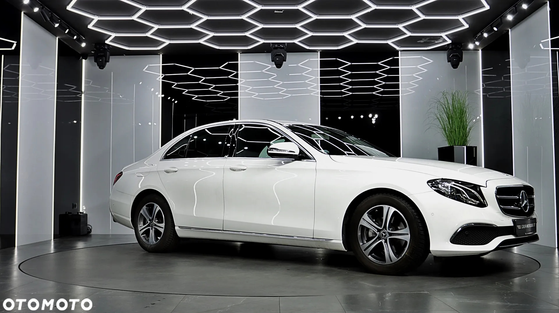 Mercedes-Benz Klasa E 220 d 9G-TRONIC - 12