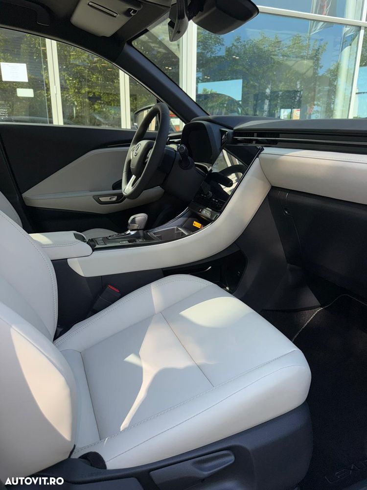Lexus LBX - 11