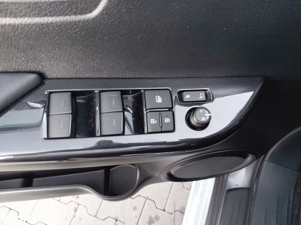 Toyota Hilux 2.8 D-4D mHEV Double Cab Invincible 4x4 - 20