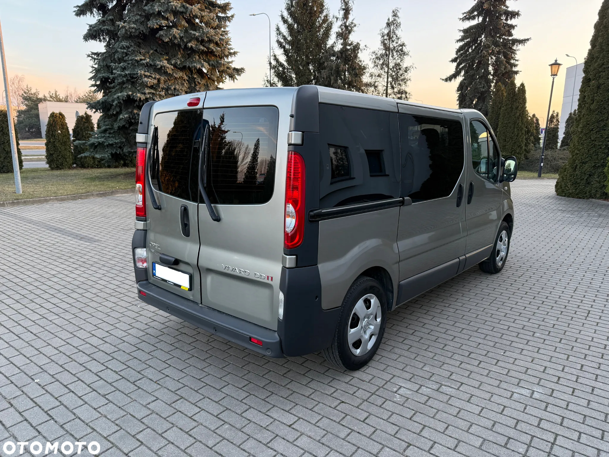 Opel Vivaro - 2