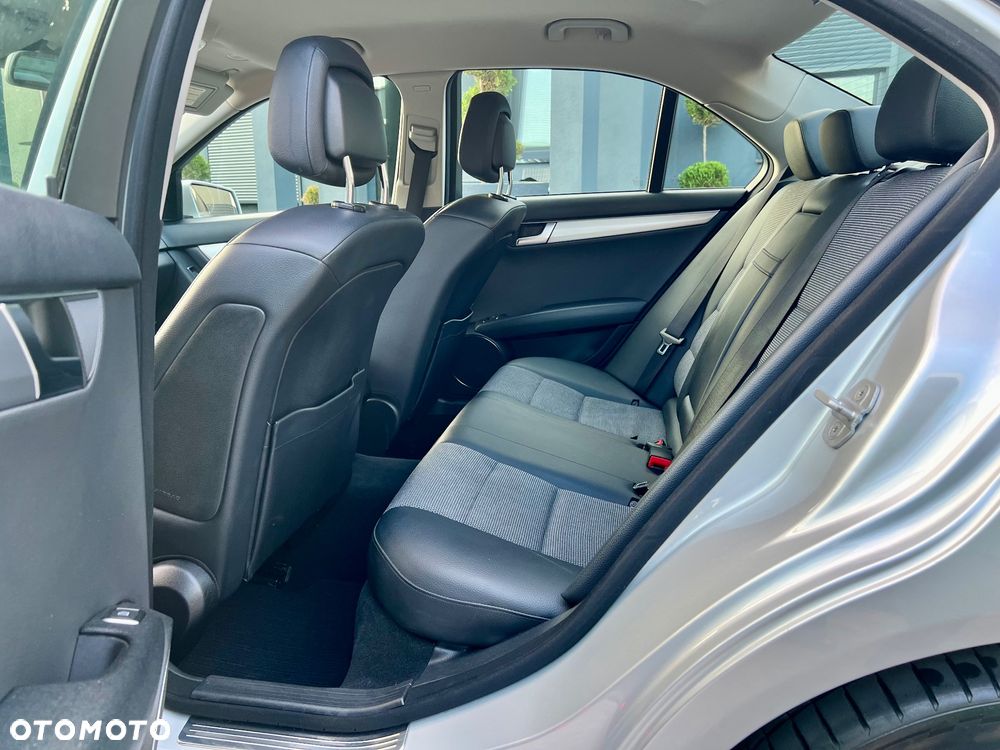 Mercedes-Benz Klasa C 220 CDI BlueEff 4-Matic Avantgarde - 13