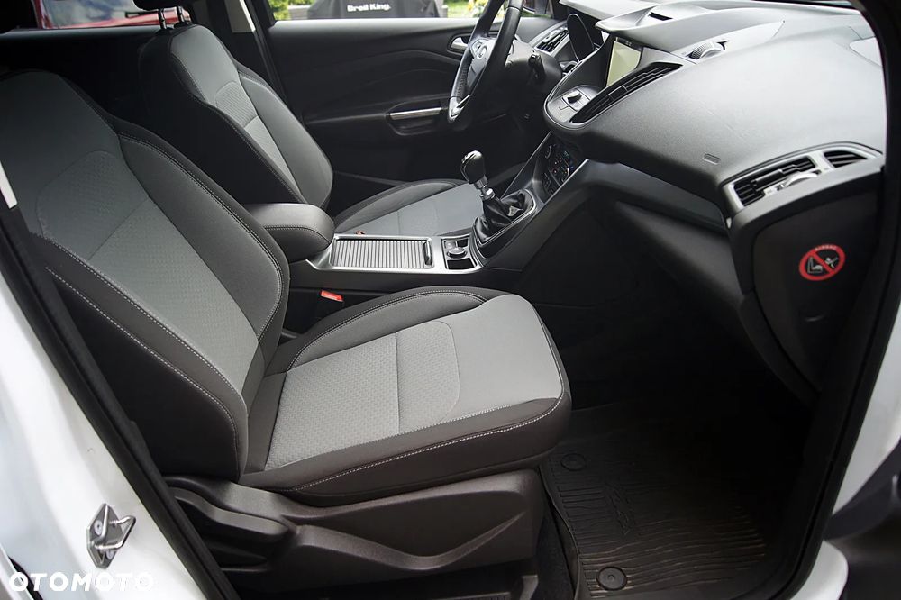 Ford Kuga - 32
