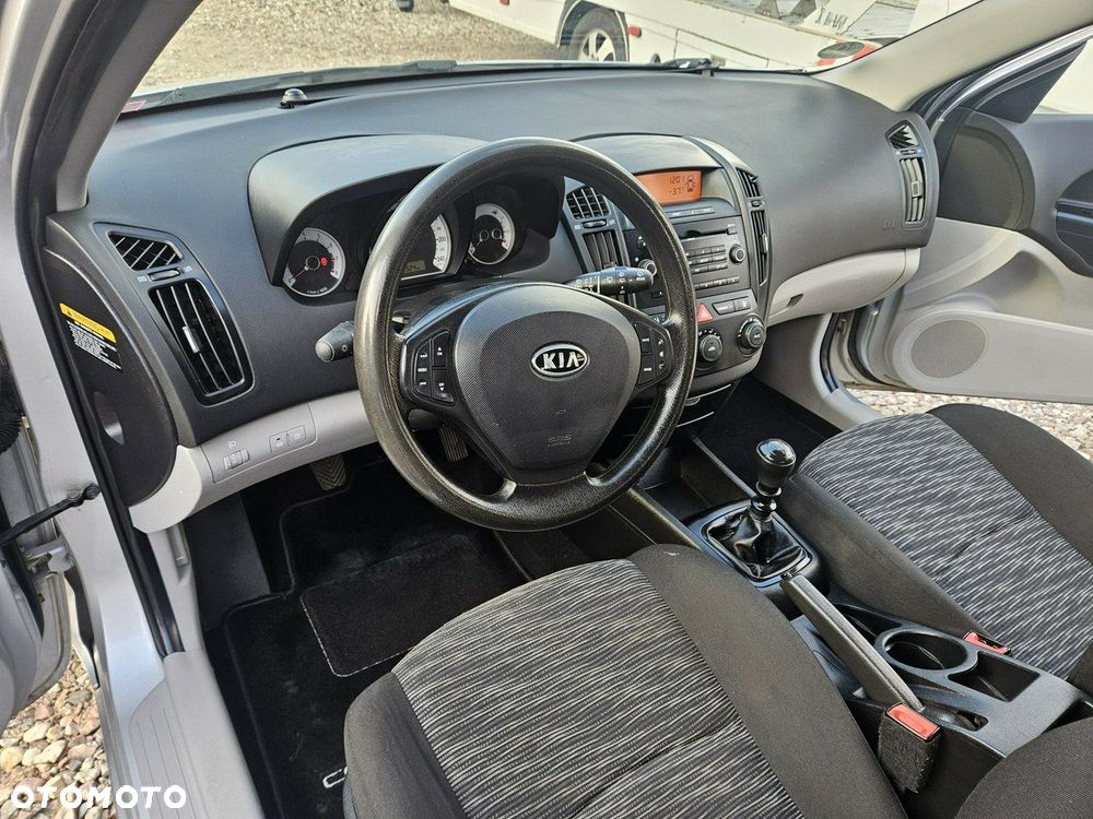 Kia Ceed - 8