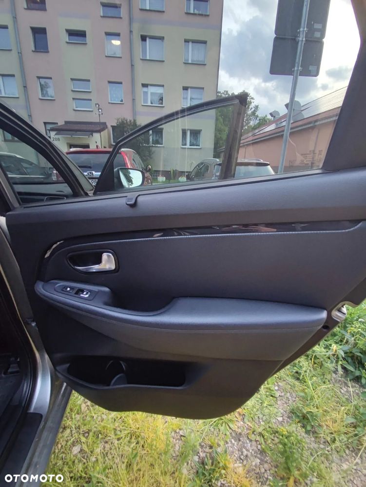 Kia Carens 1.6 GDI L - 21