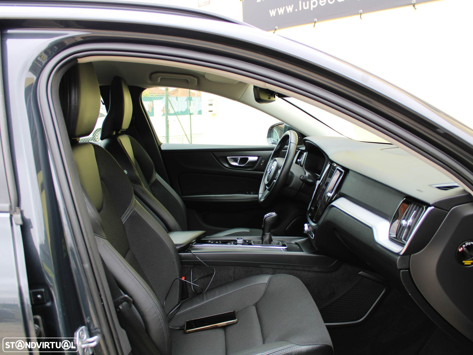 Volvo V60 2.0 D3 Momentum - 56