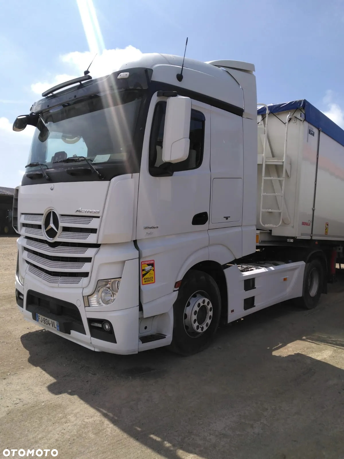 Mercedes-Benz - 2