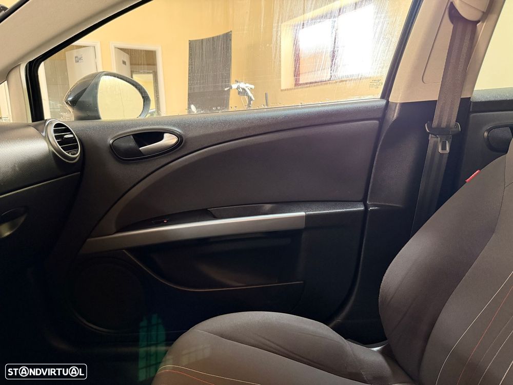 SEAT Leon 1.6 TDI Sport DSG - 27