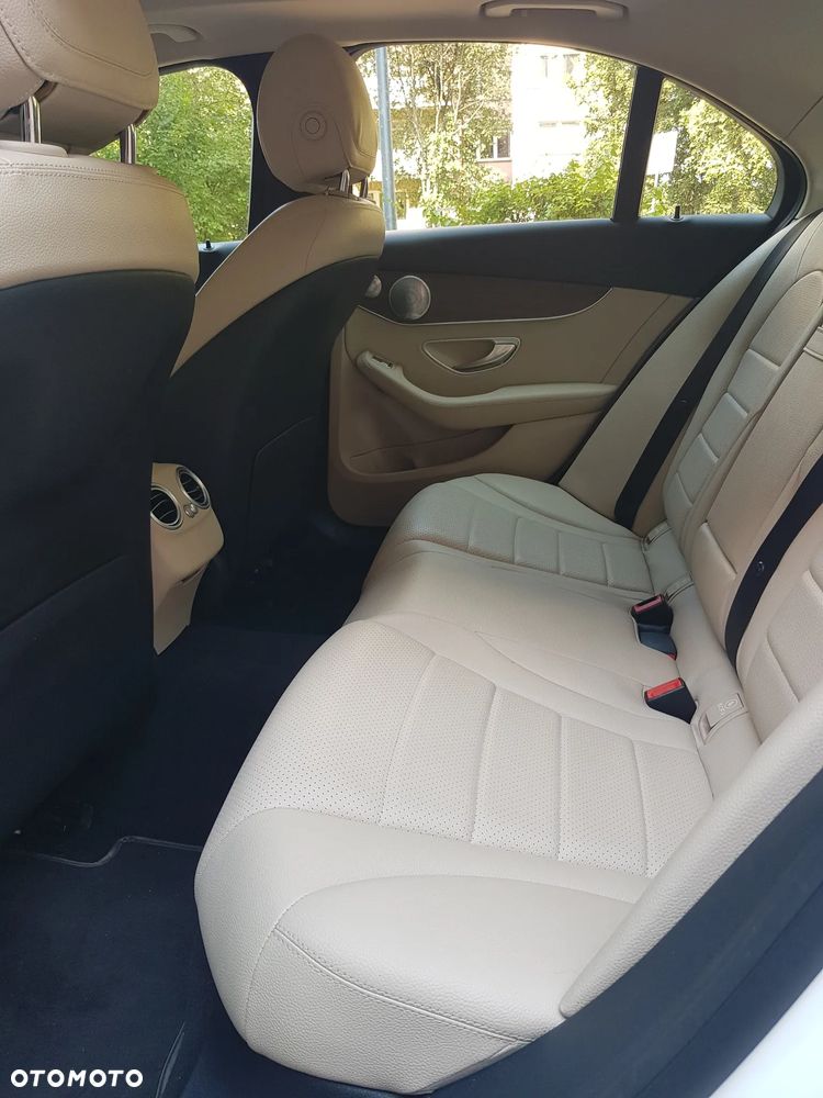 Mercedes-Benz Klasa C 300 4Matic 9G-TRONIC Exclusive - 23