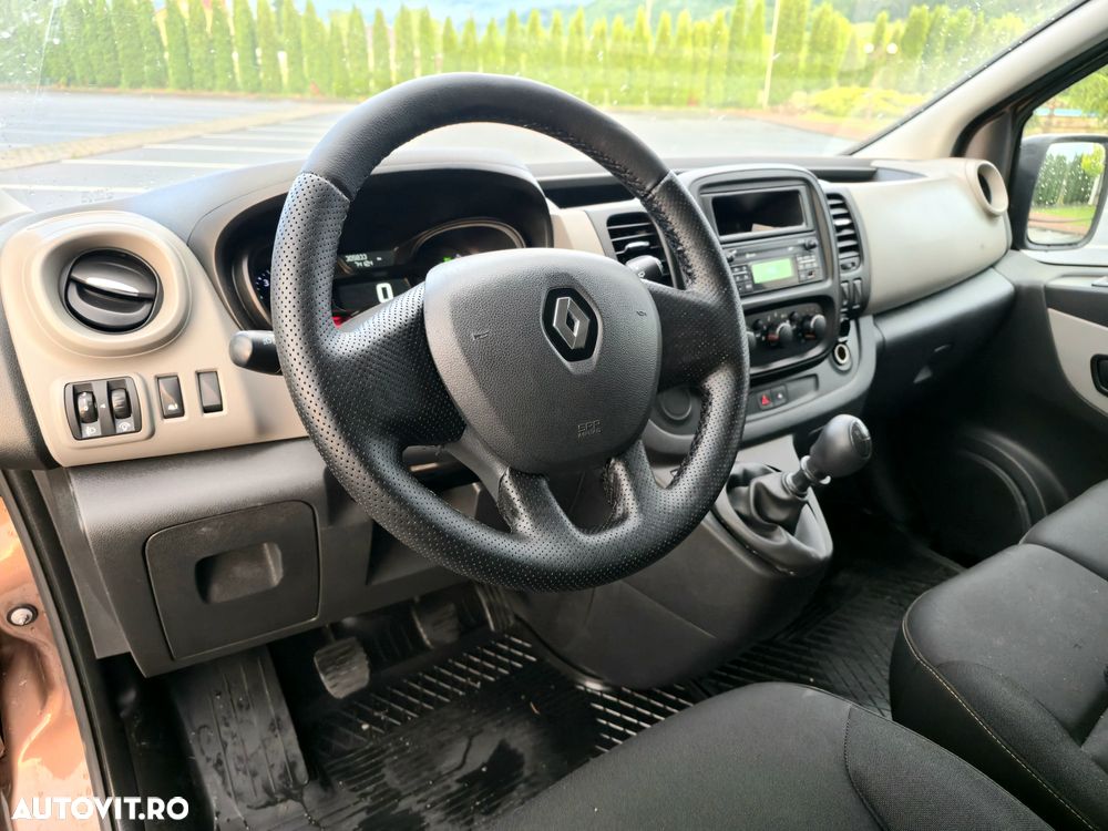 Renault Trafic Grand Passenger Expression - 4