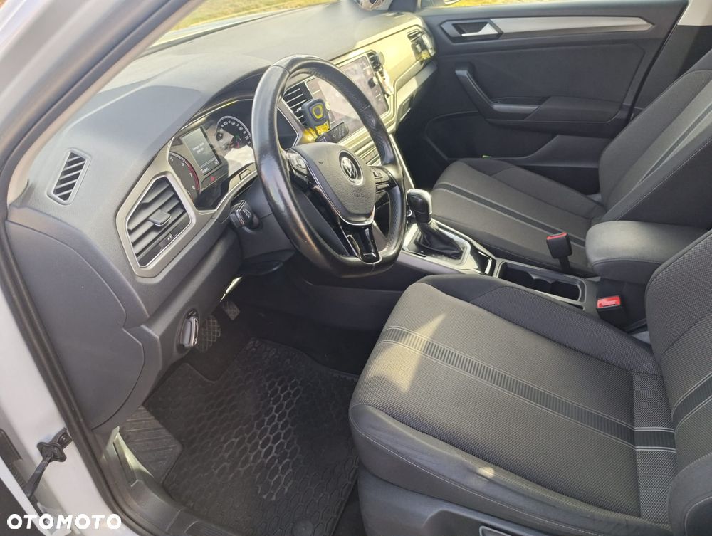 Volkswagen T-Roc - 12