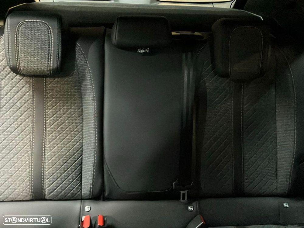 Peugeot e-2008 54 kWh Allure - 17