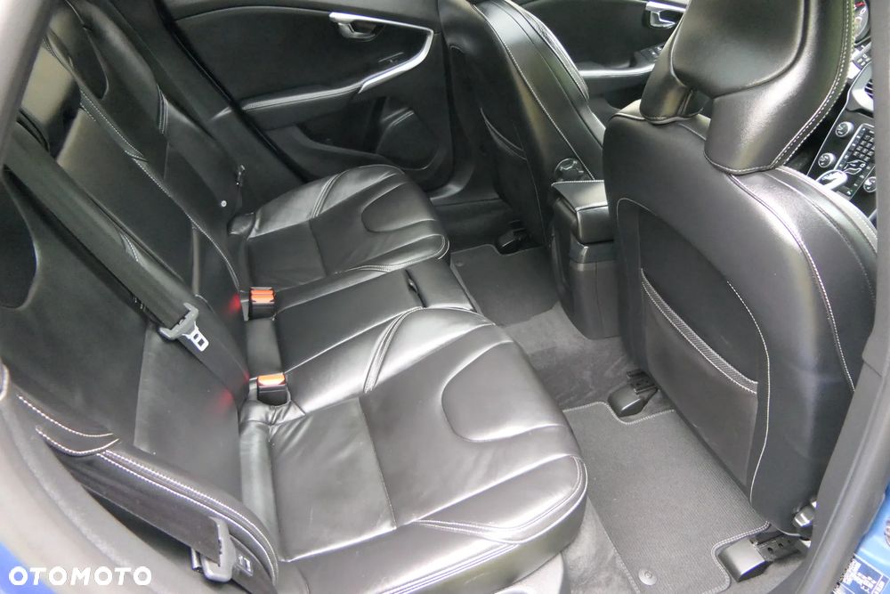 Volvo V40 D3 Drive-E SCR R-Design Momentum - 21