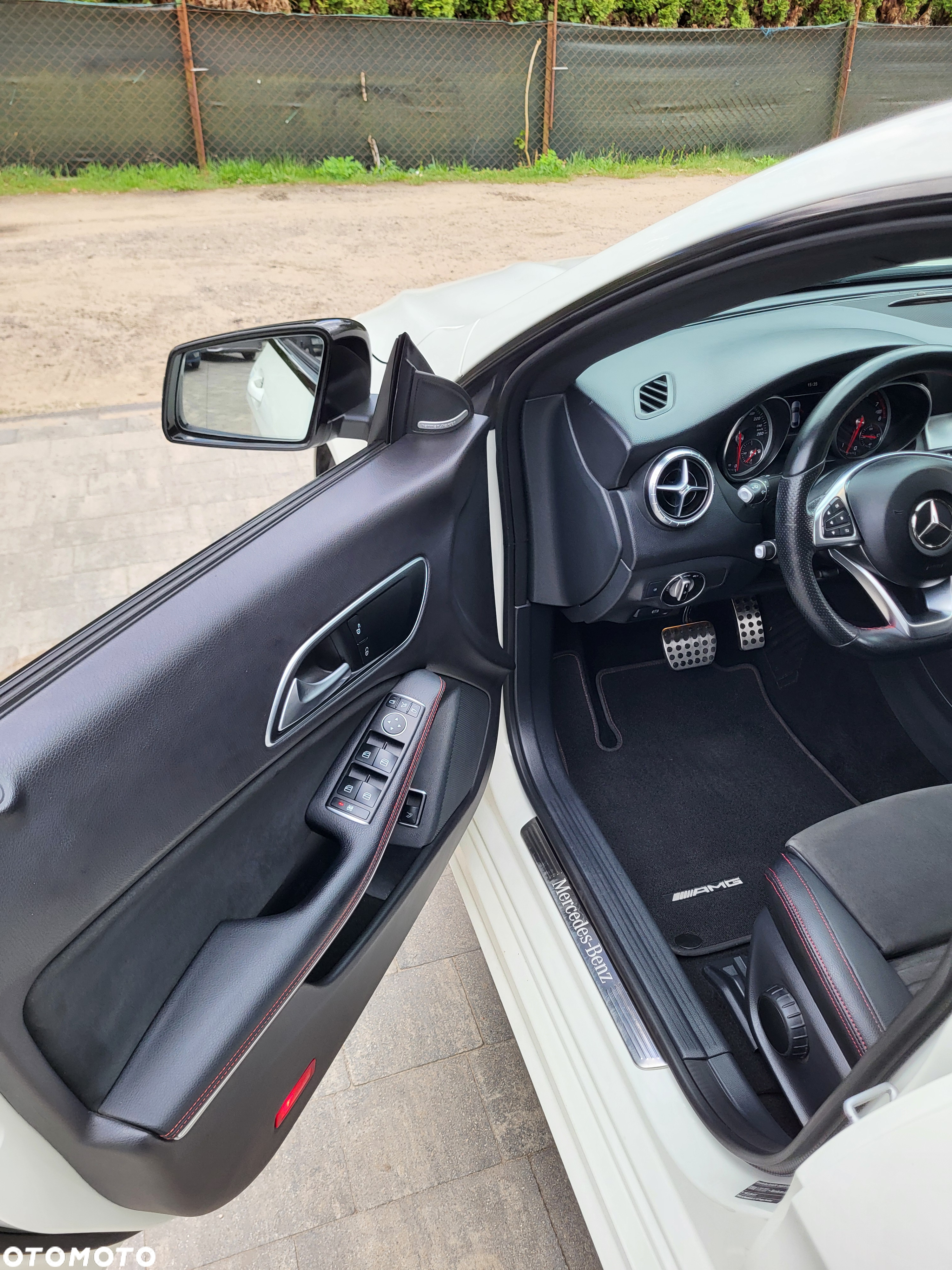 Mercedes-Benz CLA 220 4-Matic AMG Line - 10
