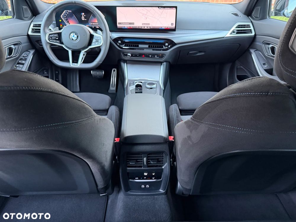 BMW Seria 3 330i xDrive M Sport - 29