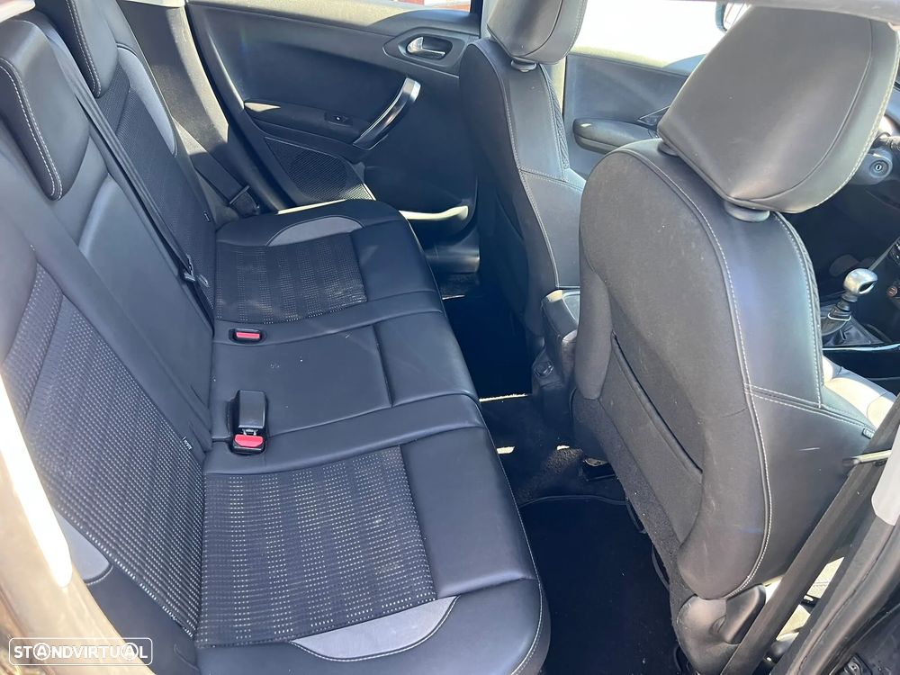 Peugeot 2008 BlueHDi FAP 120 STOP & START Allure - 9