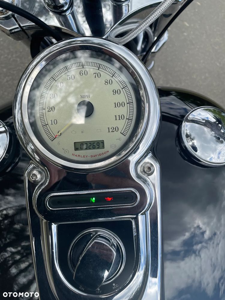 Harley-Davidson Dyna Fat Bob - 8