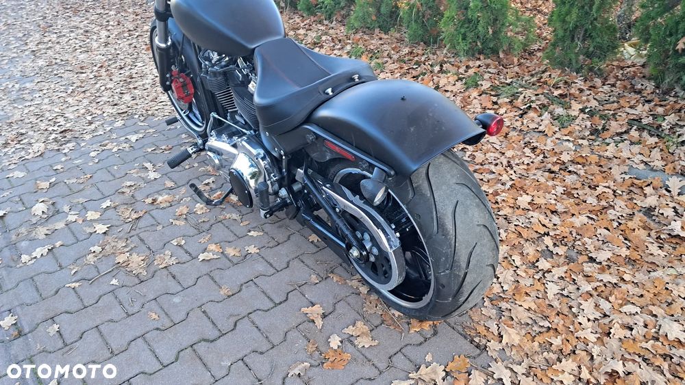 Harley-Davidson Softail Breakout - 9