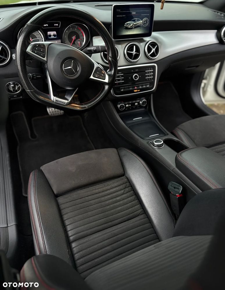 Mercedes-Benz CLA 250 4-Matic AMG Line - 14
