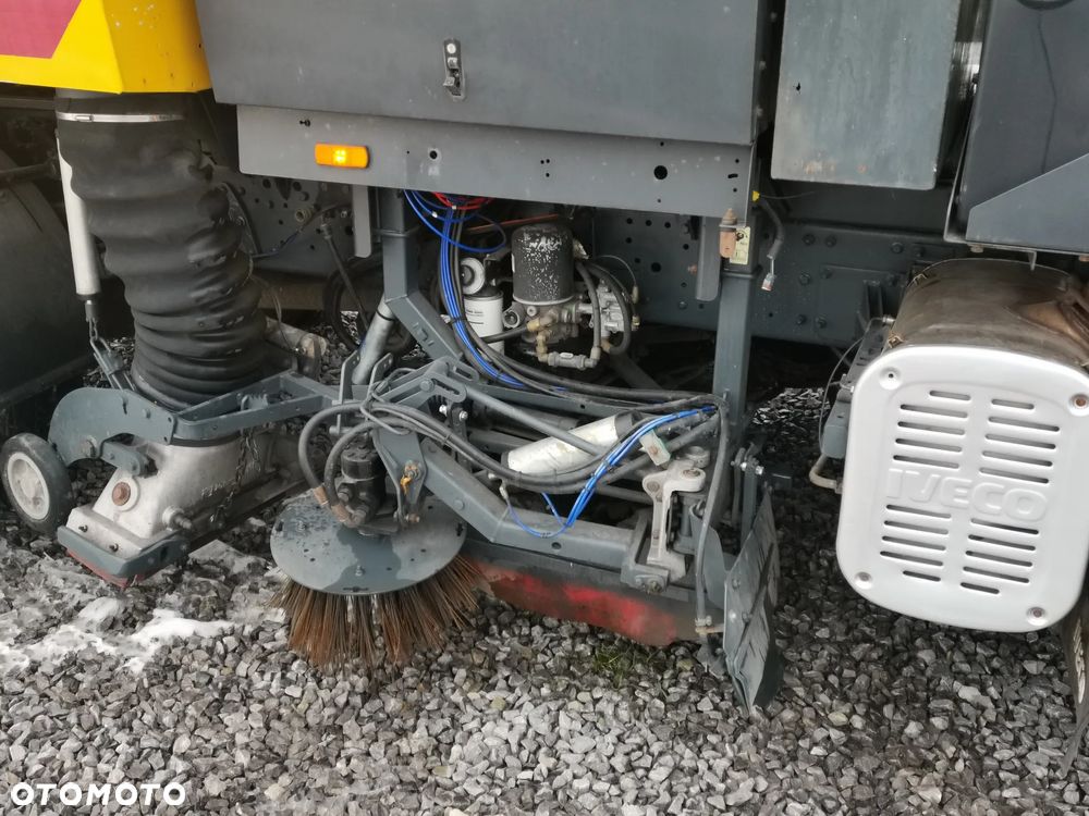 Iveco Eurocargo 180e25 zamiatarka Johanston VT800 - 24