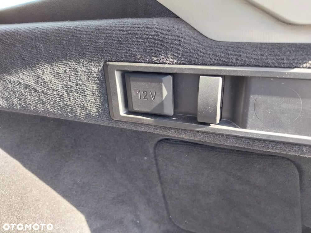 BMW Seria 3 318i M Sport - 32