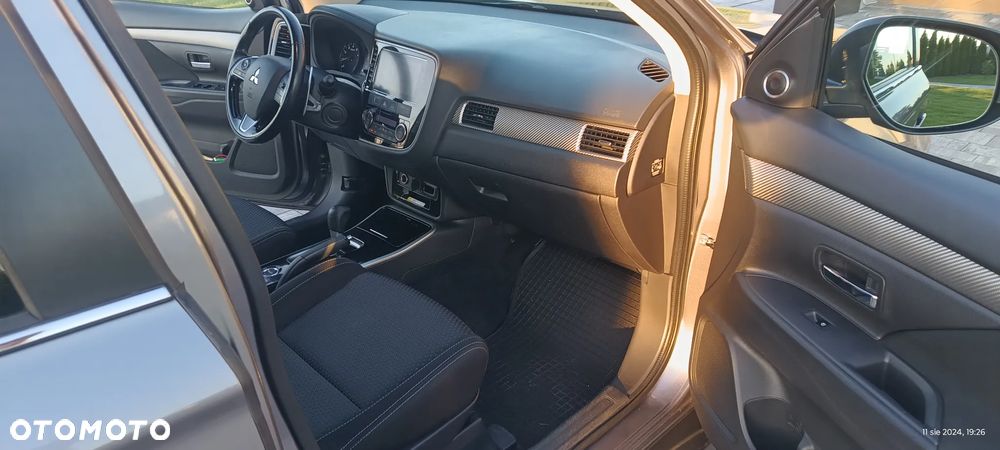 Mitsubishi Outlander 2.0 Intense + 4WD CVT - 11