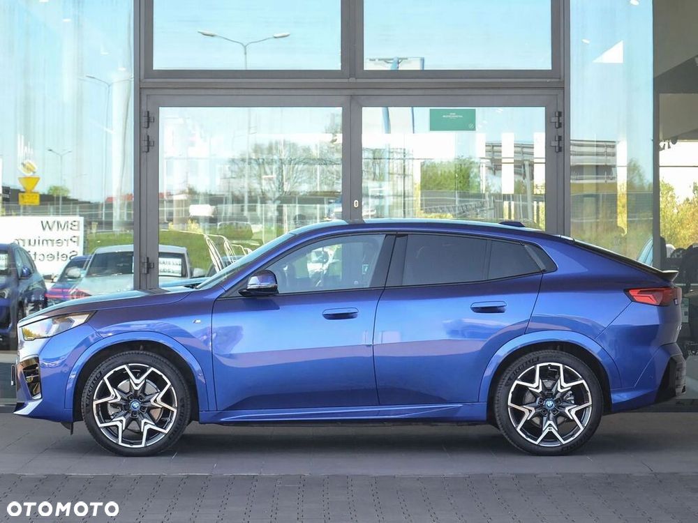 BMW iX2 xDrive30 66.5kWh M Sport - 7