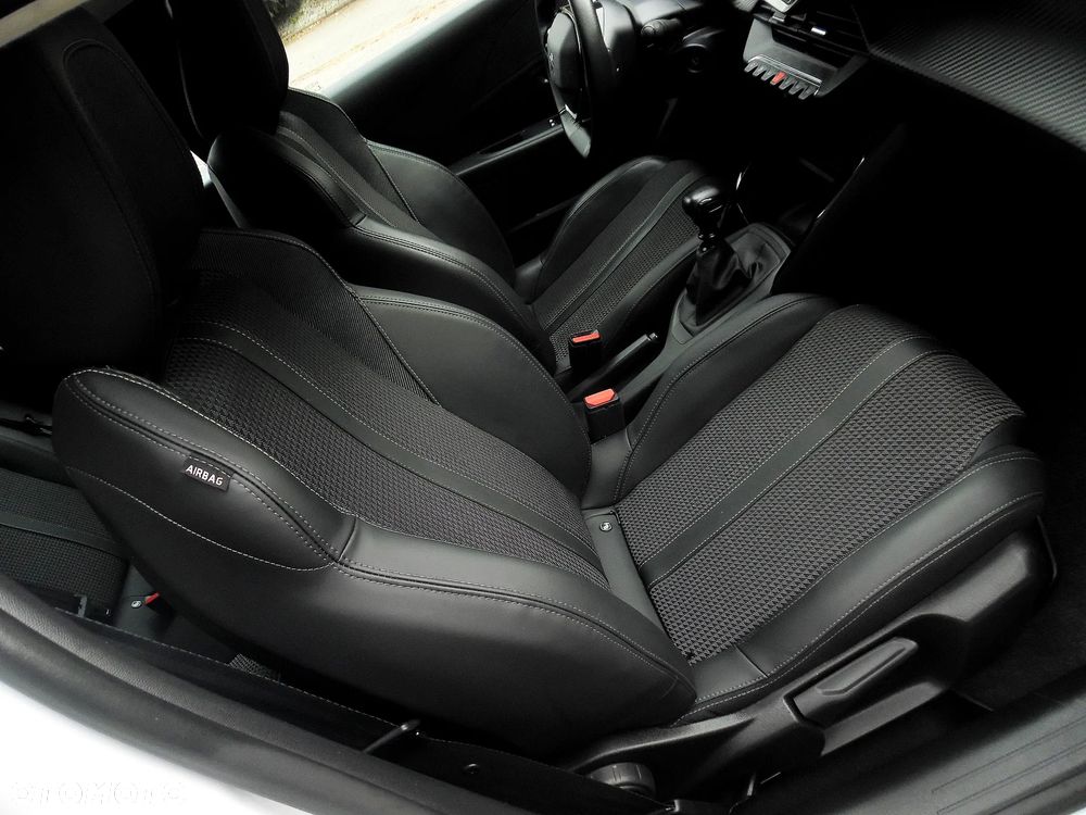 Peugeot 208 - 27
