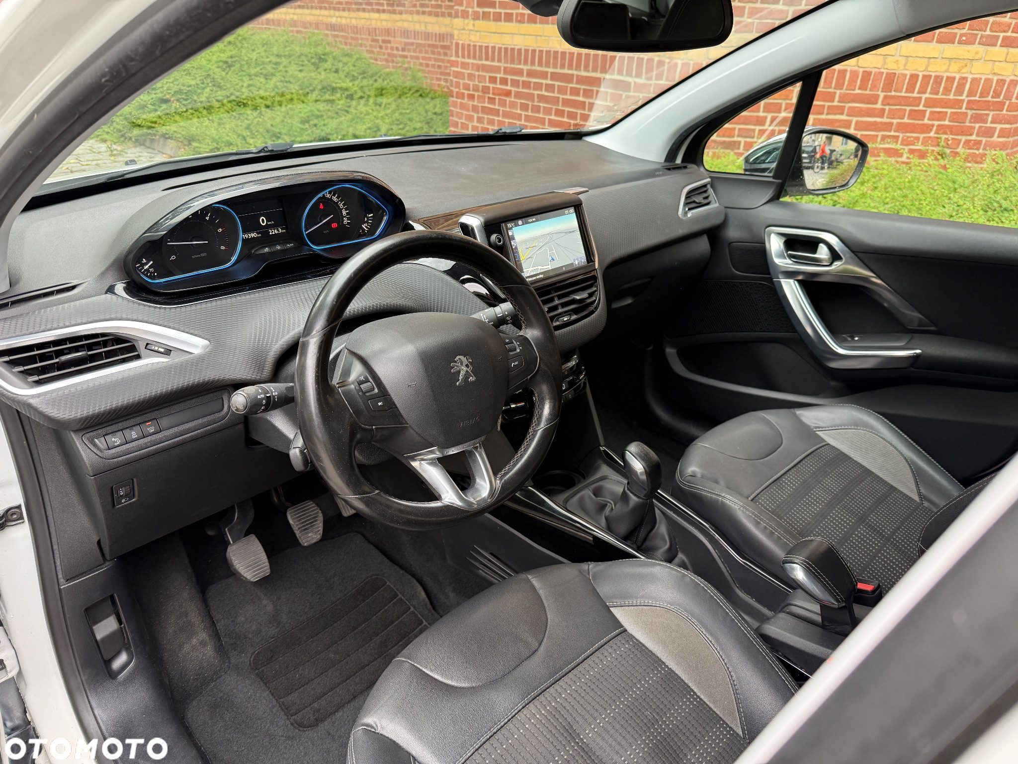 Peugeot 2008 1.6 BlueHDi Allure - 10