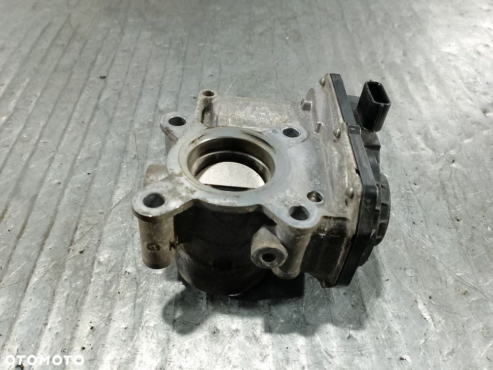 PRZEPUSTNICA RENAULT TWINGO II 8200503217B 1.2 8v - 3