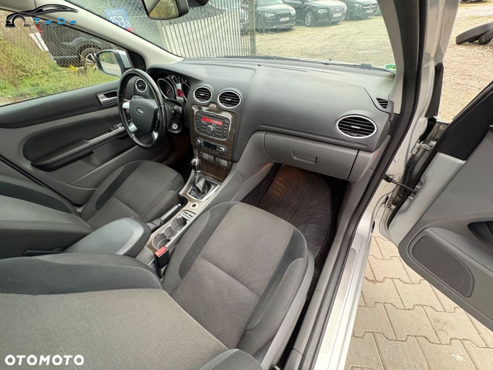 Ford Focus 1.8 FF Ghia - 31