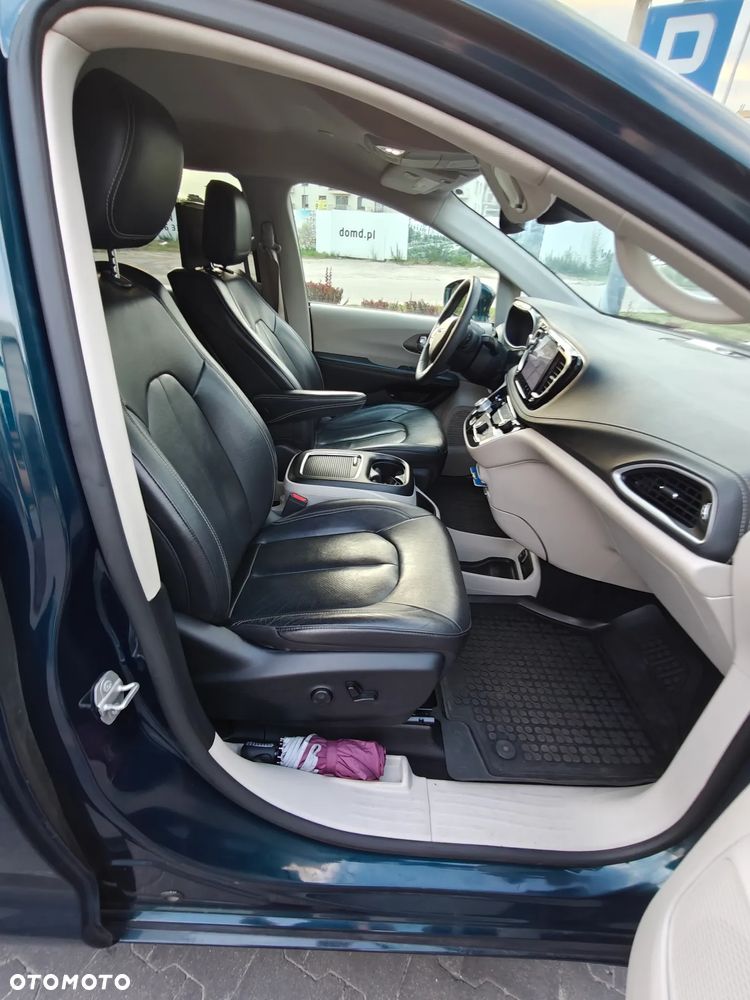 Chrysler Pacifica - 10