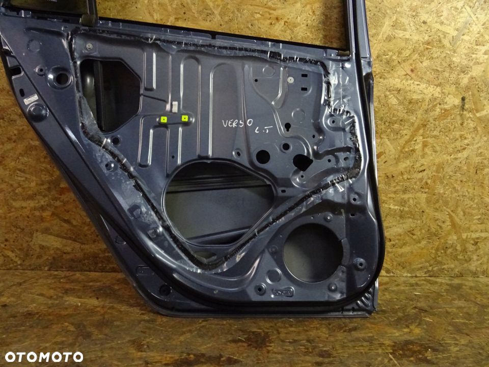 DRZWI LEWY TYŁ TOYOTA COROLLA VERSO 2.0 D4D - 5