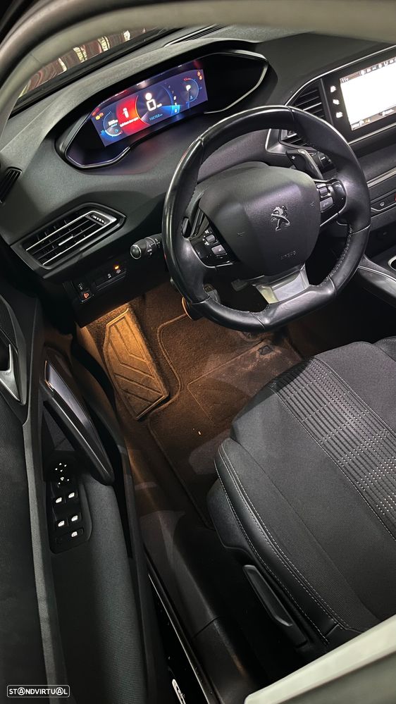 Peugeot 308 1.2 PureTech Allure EAT8 - 6