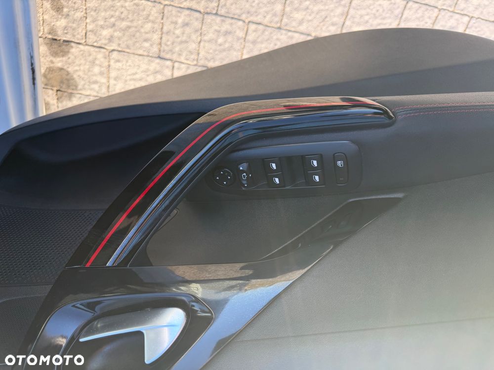 Peugeot 208 - 13