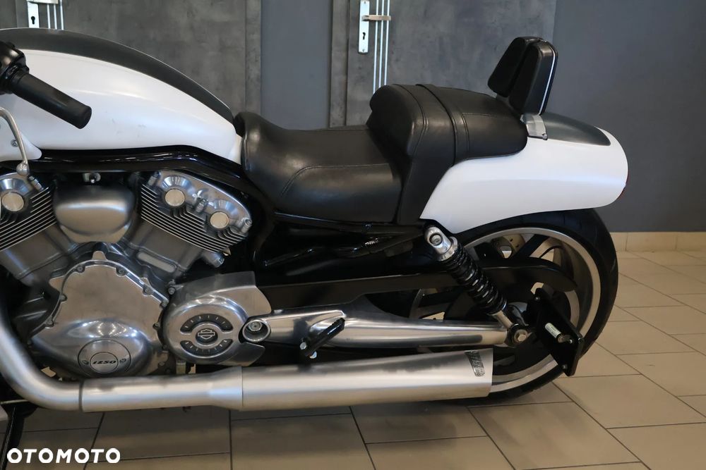 Harley-Davidson V-Rod Muscle - 23
