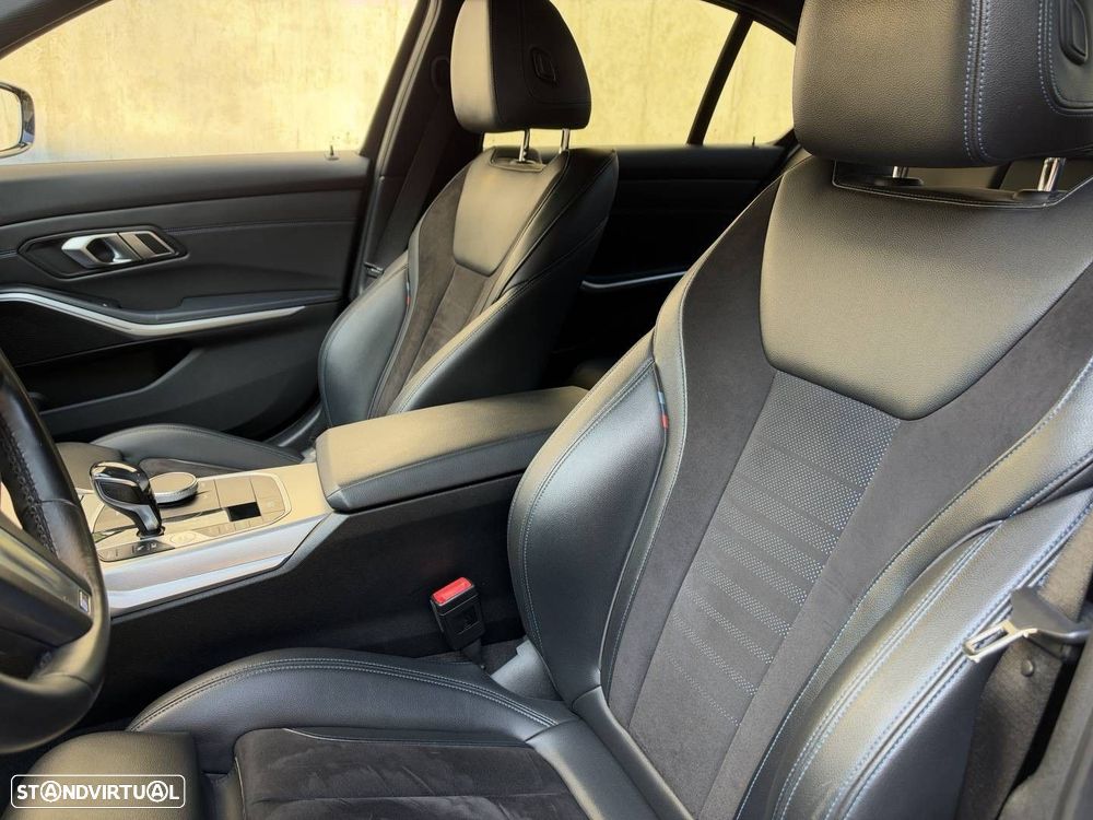 BMW 330 e Pack Desportivo M Pro Auto - 10