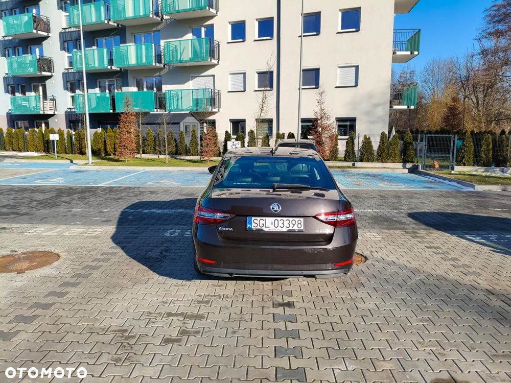 Skoda Superb 2.0 TDI Ambition DSG - 4