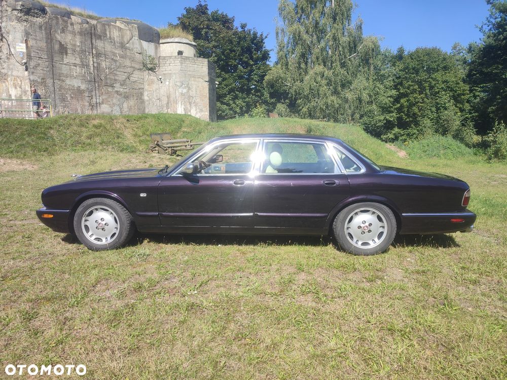 Jaguar XJ - 7
