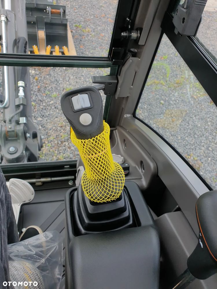 Volvo EC18E, DŁUGIE RAMIĘ, DODATKOWA PRZECIWWAGA, ROZSUWANE GĄSIENICE, 3 ŁYŻKI + SZYBKOZŁĄCZE VOLVO, NOWA DOSTĘPNA OD RĘKI, GWARANCJA Volvo Polska - 29
