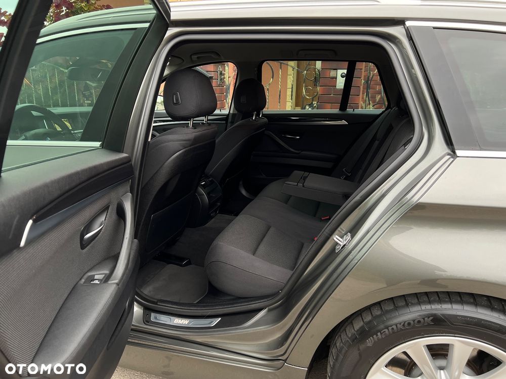 BMW Seria 5 525d Sport-Aut Modern Line - 26