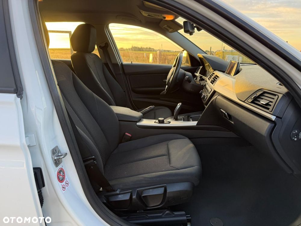 BMW Seria 3 318d Edition M Sport Shadow - 21