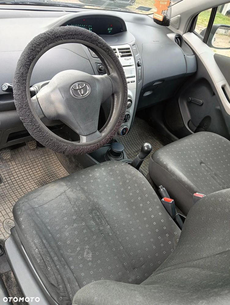Toyota Yaris - 4