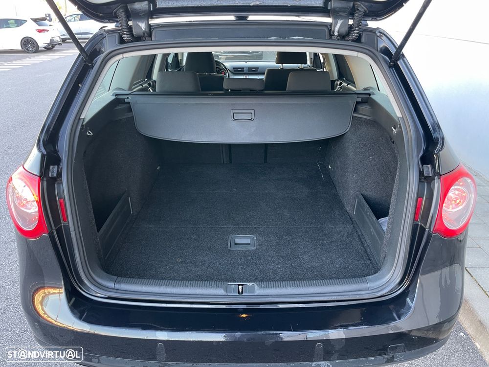 VW Passat 1.6 TDI BlueMotion - 24