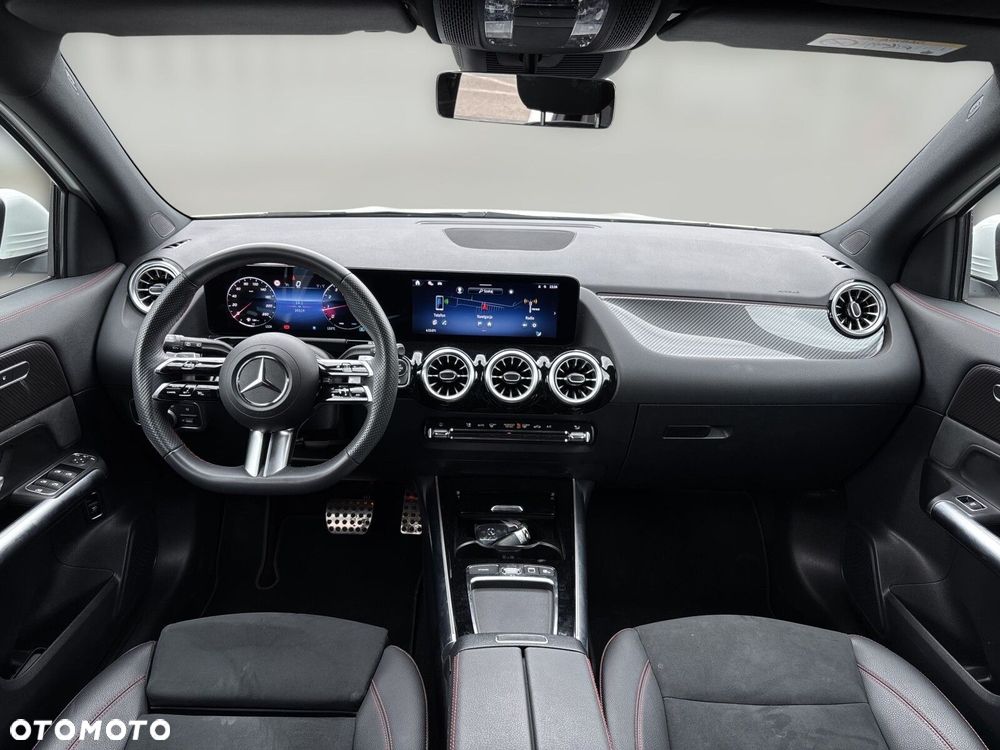 Mercedes-Benz GLA - 12