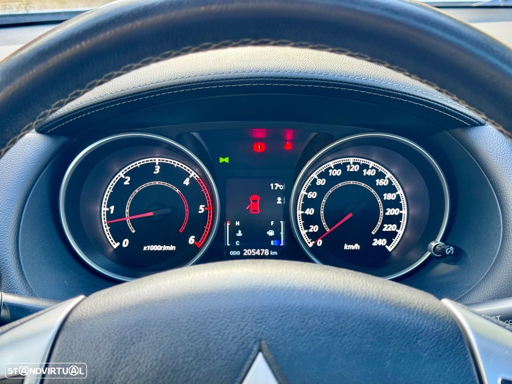 Mitsubishi Outlander 2.2 DI-D Instyle Navi - 10