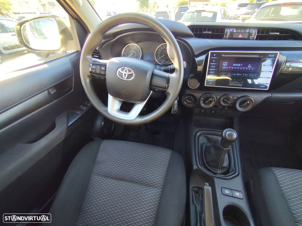 Toyota Hilux 2.4 D-4D 4WD CD CM - 19