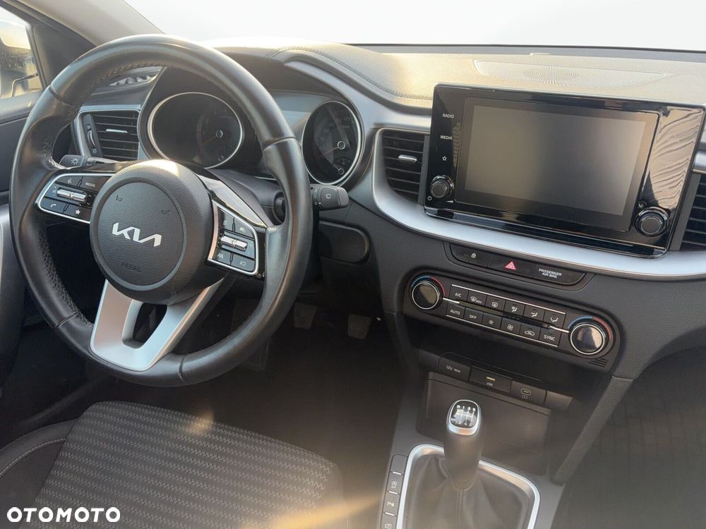 Kia Ceed 1.5 T-GDI M - 11