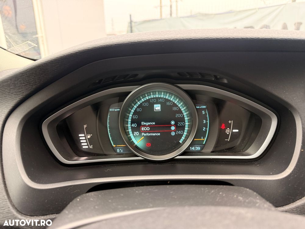 Volvo V40 Cross Country D3 Momentum - 14