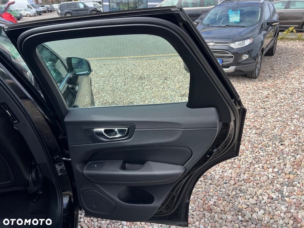 Volvo XC 60 D3 Drive-E R-Design Momentum - 25